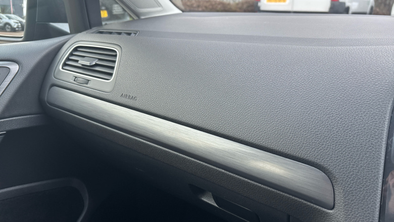 Volkswagen Golf 1.0 TSI 110 SE 5dr Petrol Hatchback